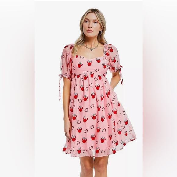 NWT Disney Box Lunch Minnie Mouse Sweetheart Pink Puff Sleeved Dress - Picture 1 of 6